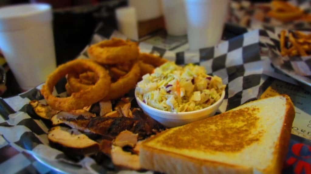 One meat dinner with chicken, spicy cole slaw, onion rings, and garlic toast.
