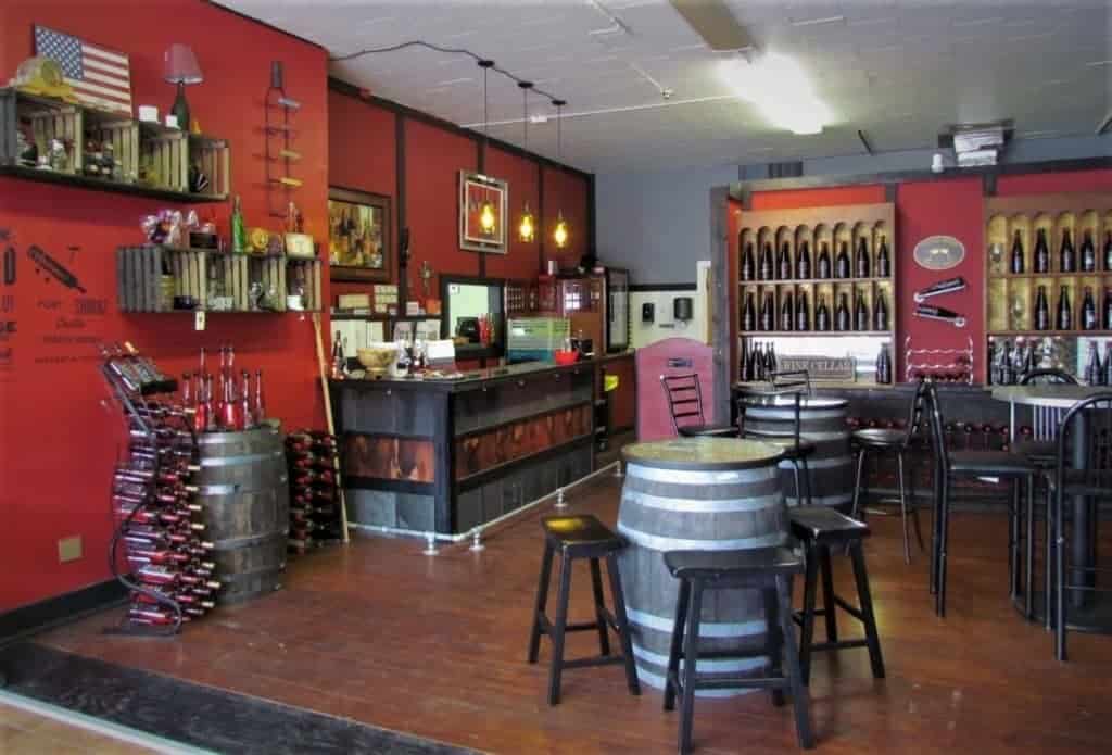 Top Hat Winery - winery - Independence Missouri - wines - tasting room
