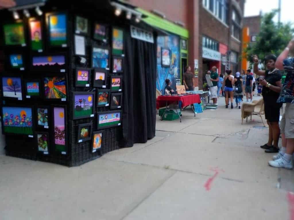 Local artists sell their art on the sidewalk.