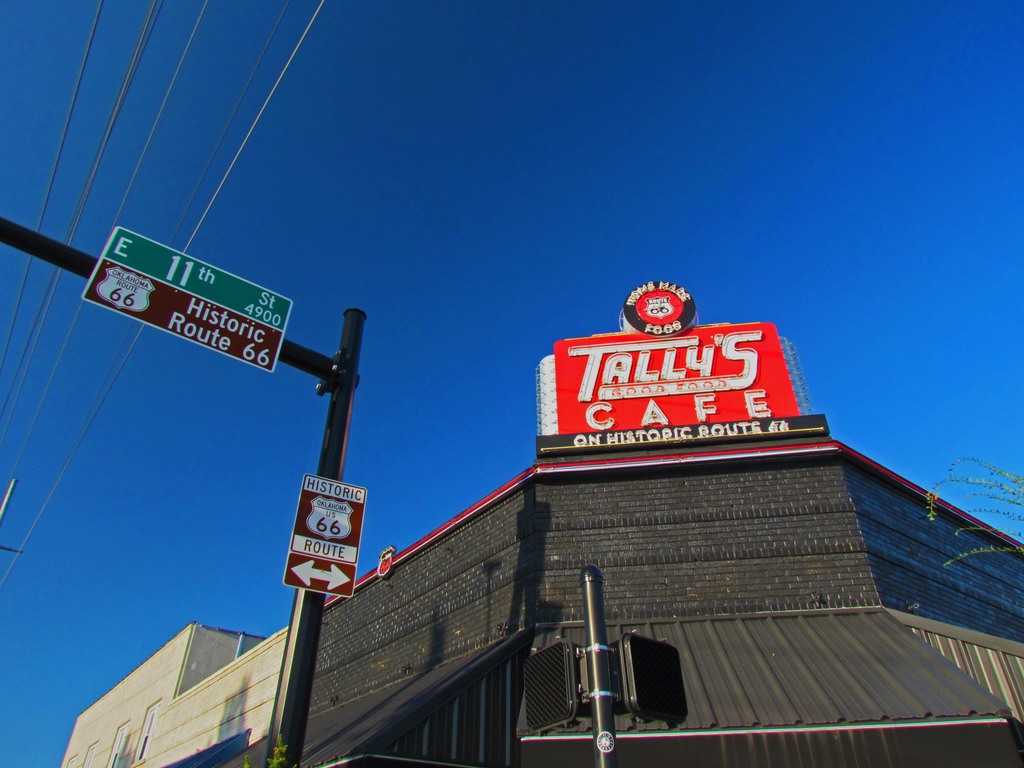 Tally's Good Food Cafe-Tulsa-Oklahoma-diner-Route 66-breakfast-cinnamon rolls
