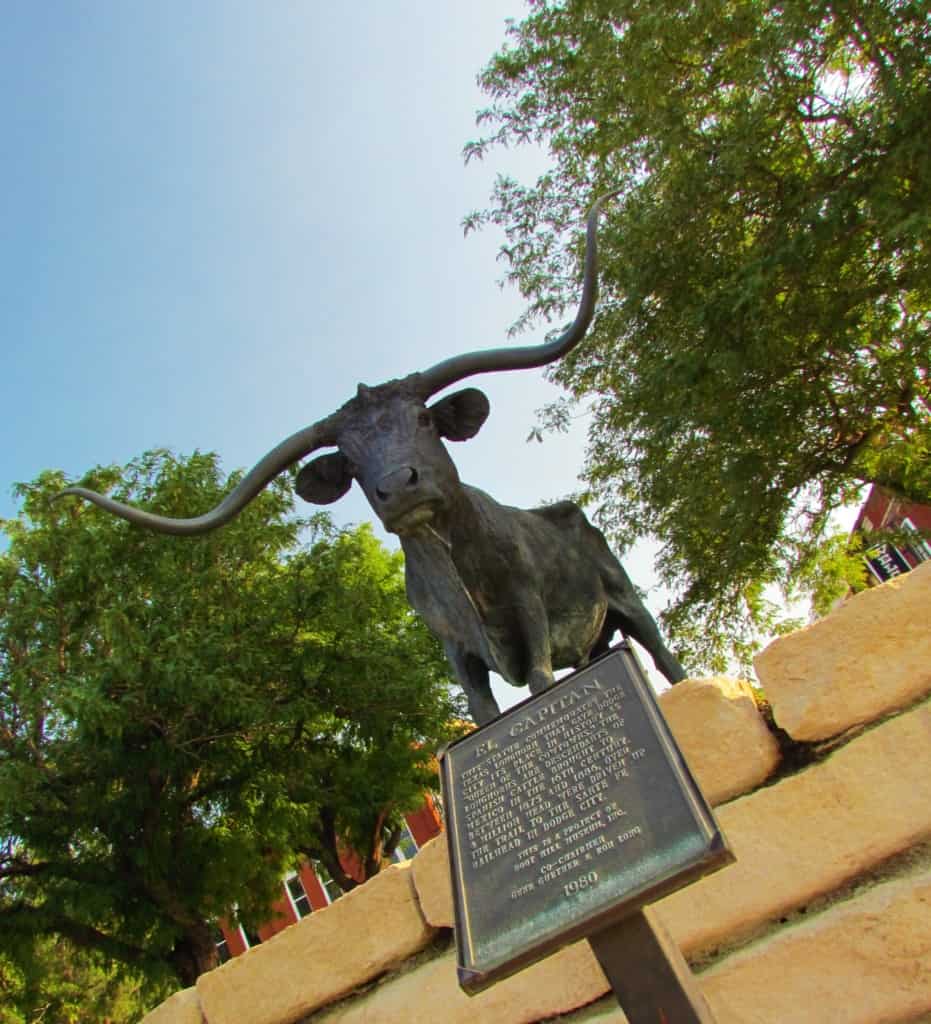The El Capitan statue, in Dodge City, symbolizes the importance of the Texas longhorn cattle to the town's growth.