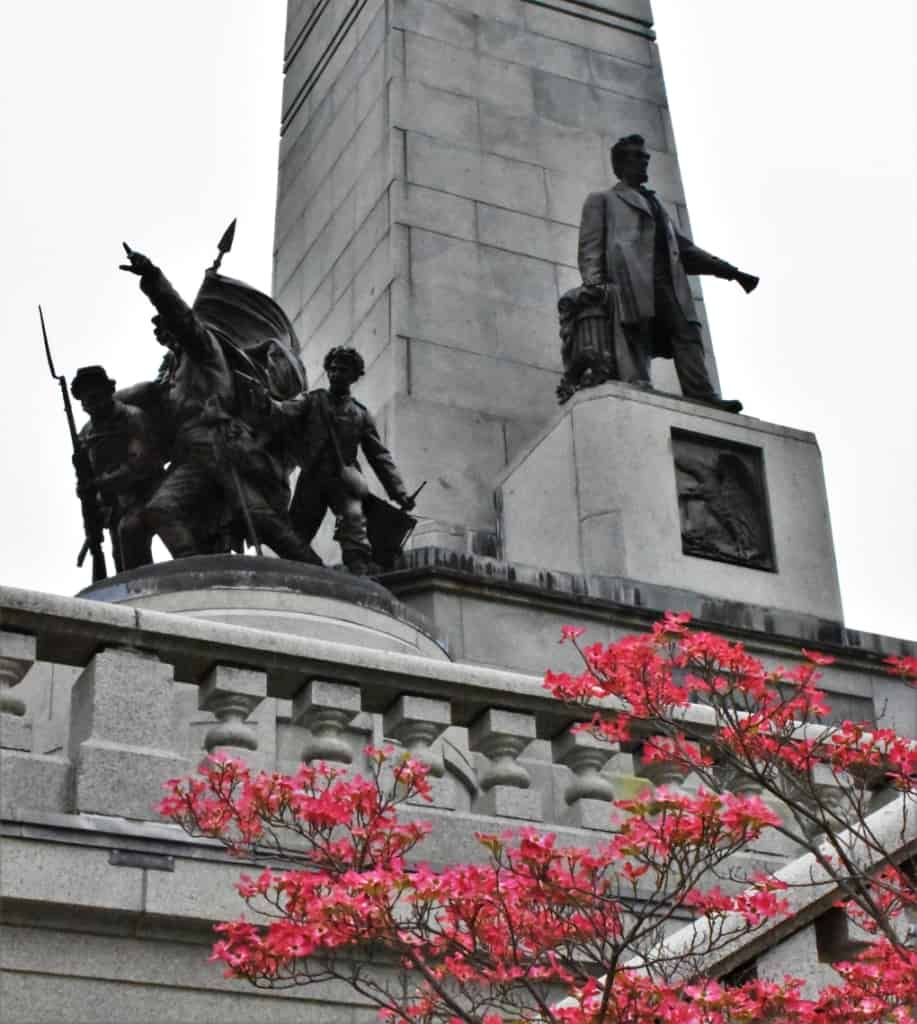 Statues adorn the obelisk at Lincoln's Tomb. 