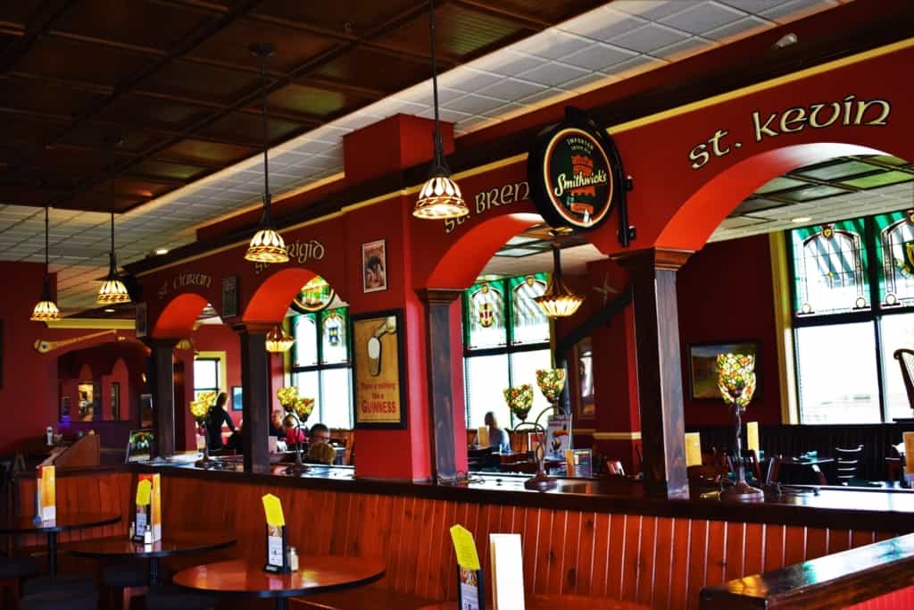 Ashling on the Lough is an inviting Irish pub located in Kenosha, Wisconsin. 