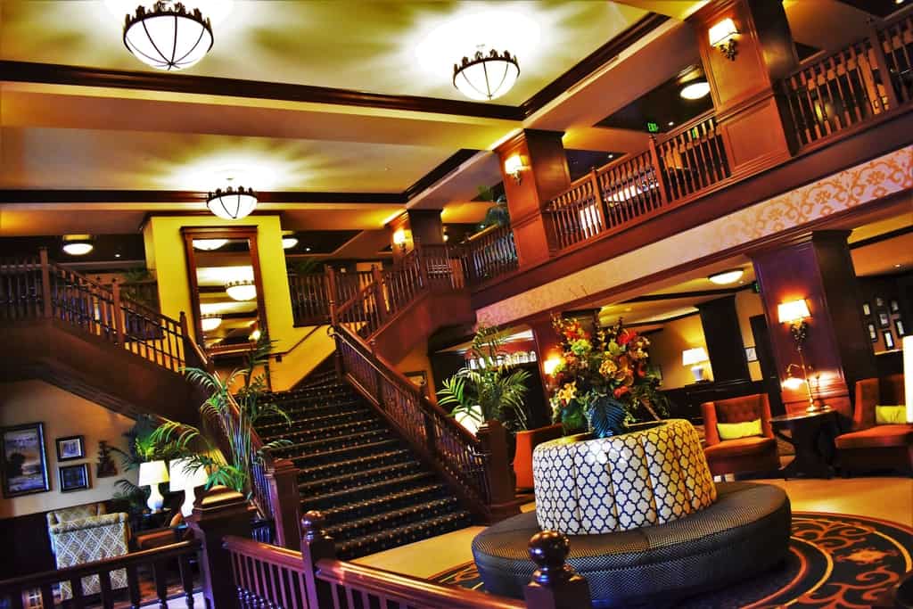 The lobby of the Hotel Julien speaks of elegance and poise, which is exactly the atmosphere we expected when you sleep in the shadow of giants.