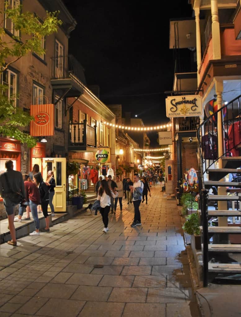 Even in the evening, the Rue du Petit Champlain is popular with locals and visitors alike. 