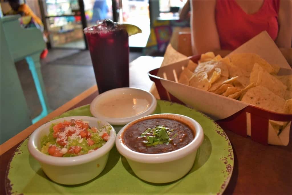 An appetizer trio of dips certainly gave us something to taco bout. 