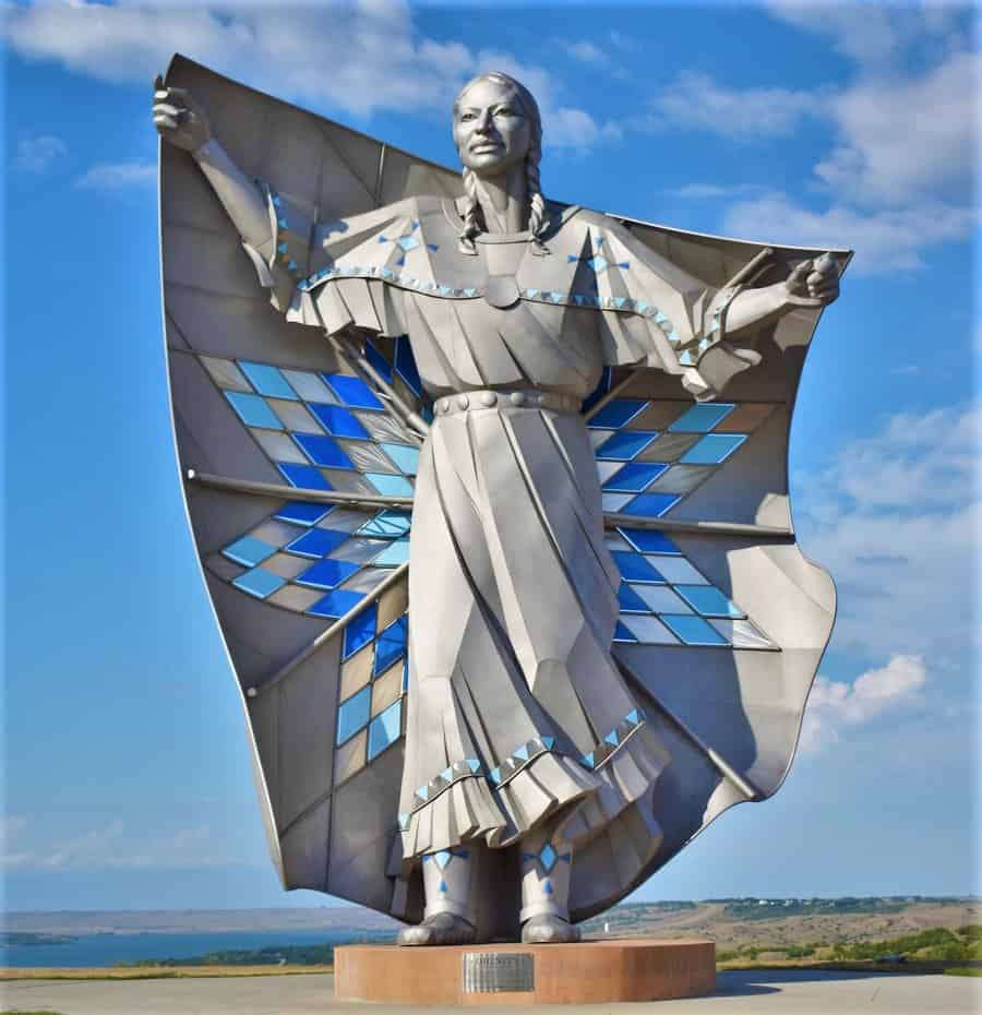 The Dignity of earth and Sky is a statue designed to honor the native tribes.