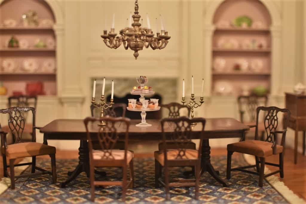 It's all about the details in this miniature dining room setting. 