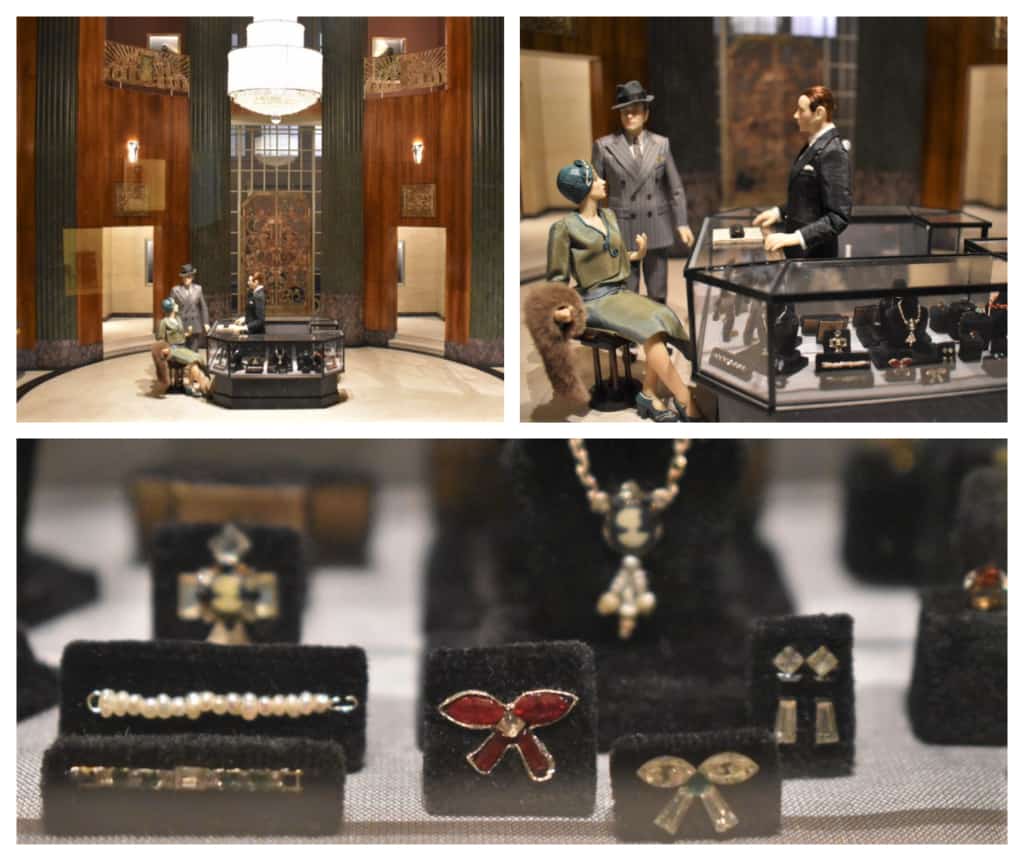 The deeper you look at this jewelry store display, the more details you discover. 
